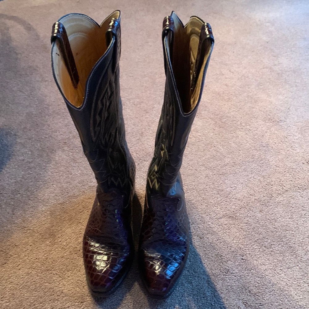 Women’s Globetrotter 6.5 red and brown cowboy boots
